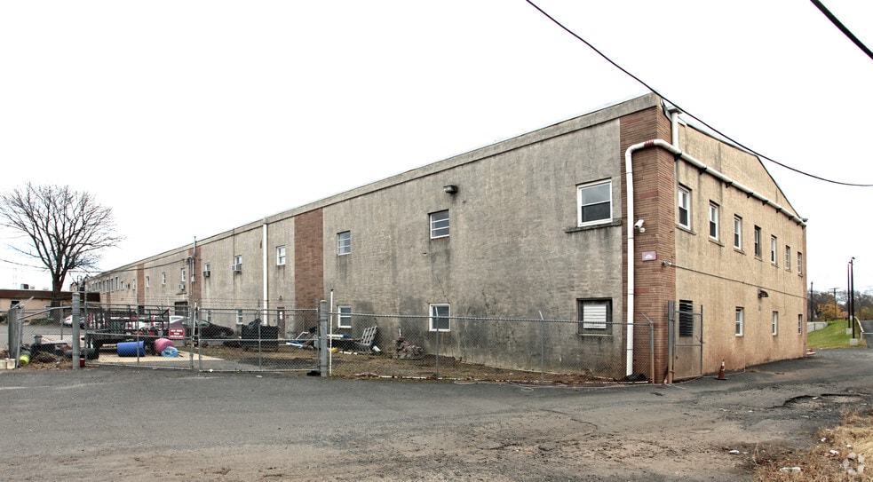 100 W Main St, Bound Brook, NJ for lease - Building Photo - Image 1 of 15