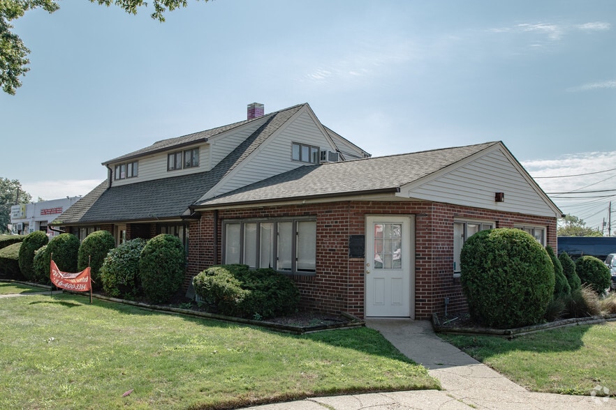 838 Old Country Rd Westbury Ny 11590 Officeretail For Lease Loopnet Com