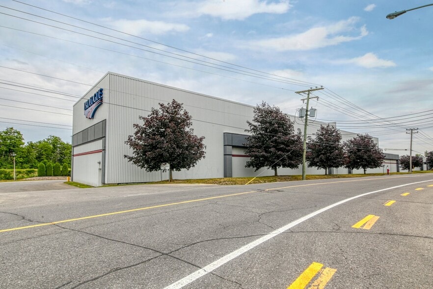 1650 Boul Lionel-Bertrand, Boisbriand, QC for lease - Building Photo - Image 3 of 5