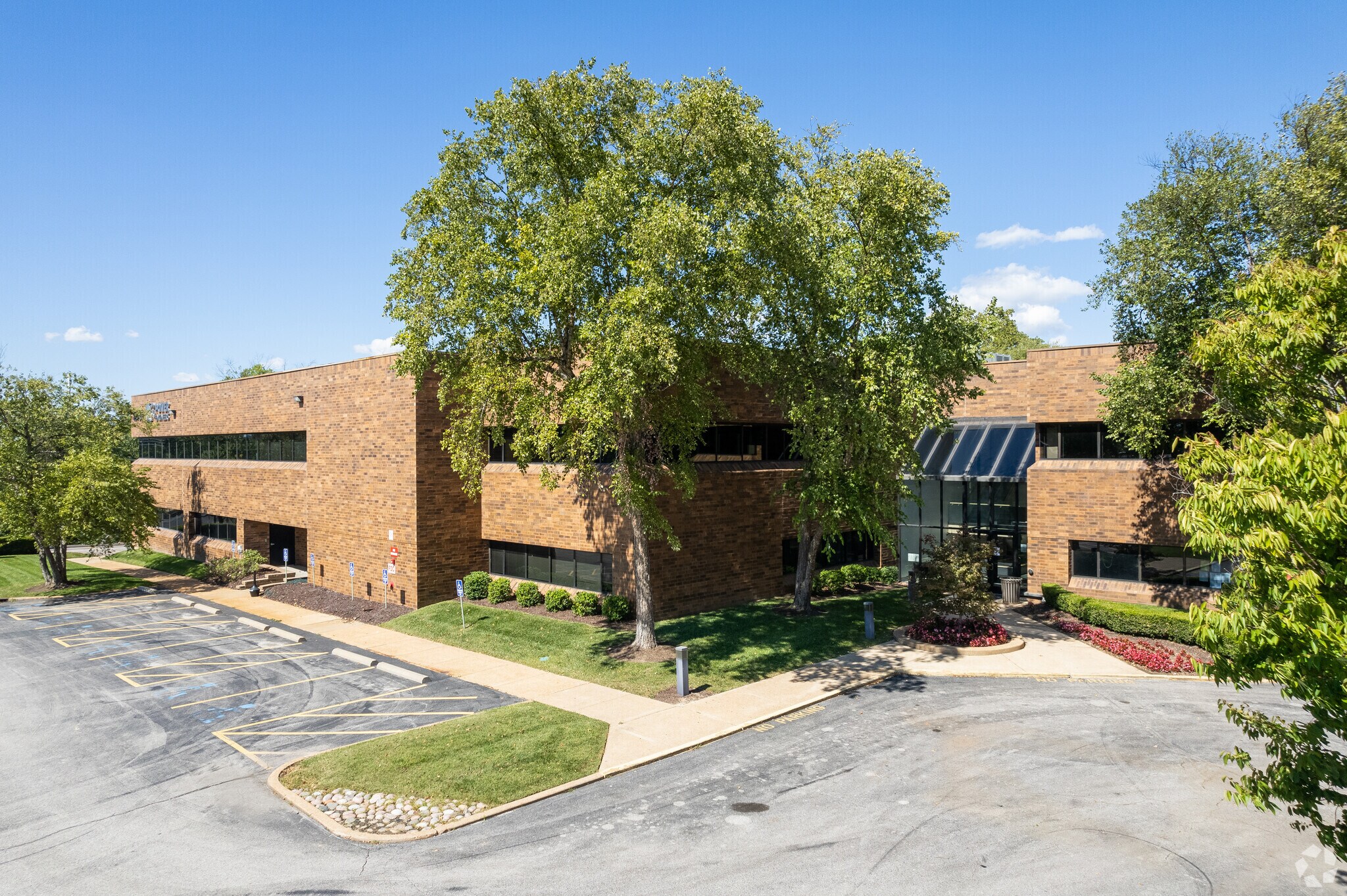 12755 Olive Blvd, Creve Coeur, MO for lease Building Photo- Image 1 of 15