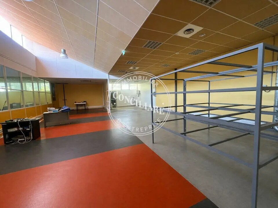 Vente Local d'activités 600 m² - Photo 1