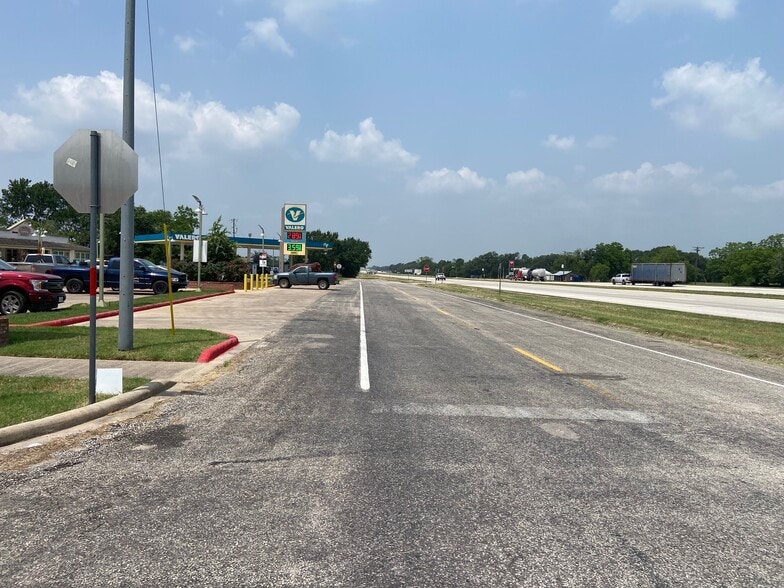 108 Thigpen St, Carmine, TX for sale - Building Photo - Image 2 of 13