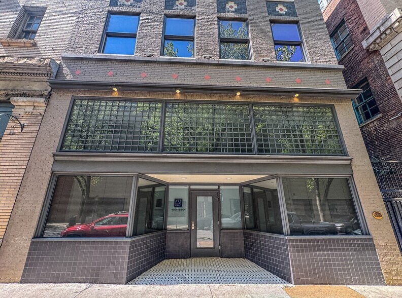 209 1st St SW, Roanoke, VA for sale - Primary Photo - Image 1 of 21