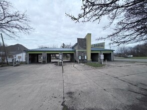925 Nichol Ave, Anderson, IN for lease Building Photo- Image 2 of 5