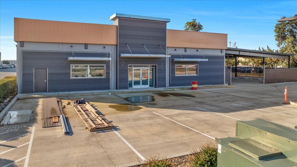 10417 W Goshen Ave, Visalia, CA for sale - Building Photo - Image 2 of 22