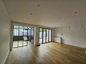 Office in Boulogne-Billancourt for lease Interior Photo- Image 2 of 5