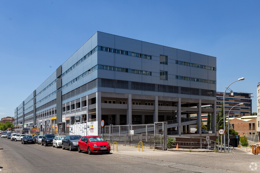 Calle de Isabel Colbrand, 10-12, Madrid, Madrid for lease - Building Photo - Image 3 of 18