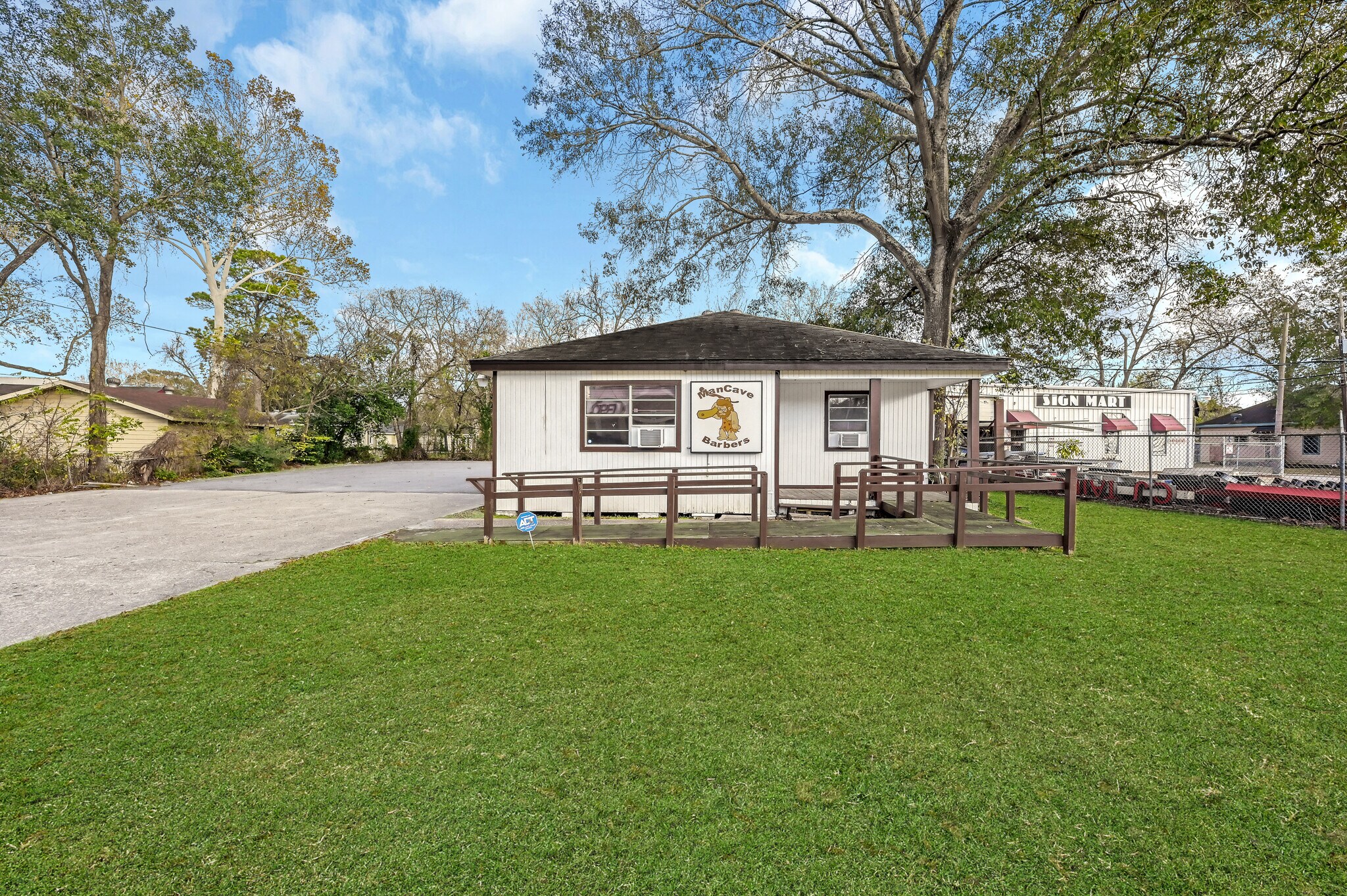 114 S Houston Ave, Humble, TX for sale Primary Photo- Image 1 of 1