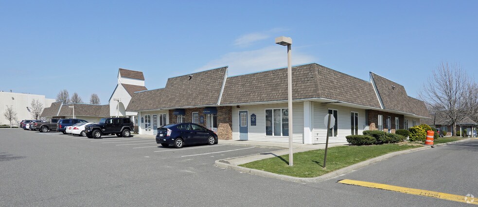 100 S Jersey Ave, Setauket, NY for sale - Building Photo - Image 2 of 18