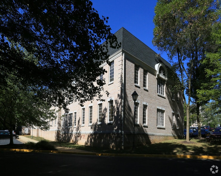 3919 Blenheim Blvd, Fairfax, VA for lease - Building Photo - Image 3 of 7