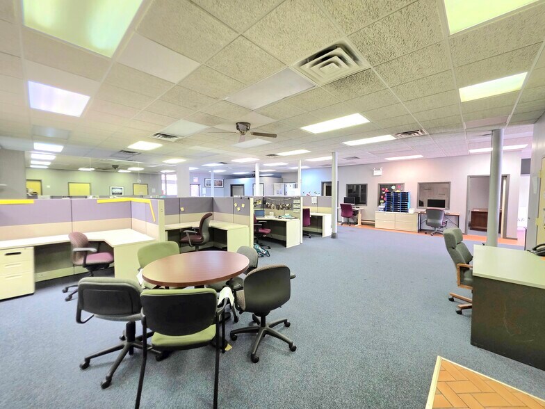 1902 W Cermak Rd, Chicago, IL for lease - Building Photo - Image 3 of 24