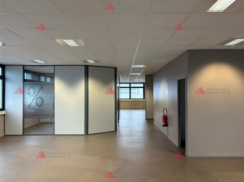 Office in Quetigny for lease - Interior Photo - Image 2 of 4