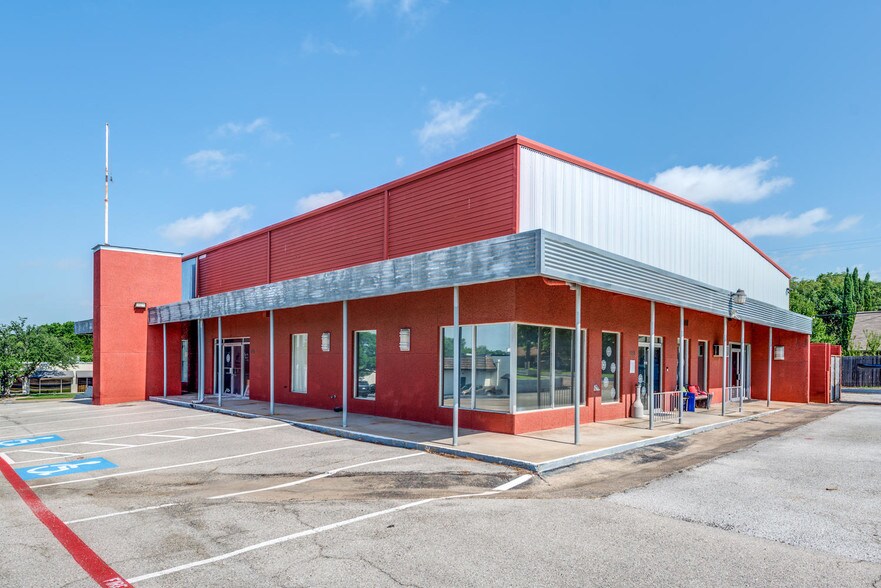 552 W Bedford Euless Rd, Hurst, TX 76053