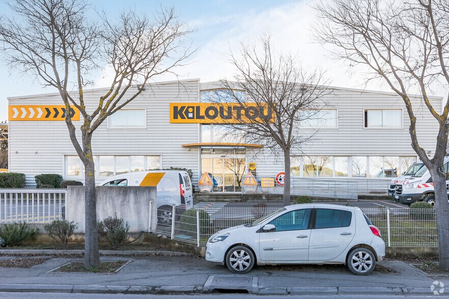 Flex in Aix-en-Provence for lease - Building Photo - Image 2 of 3