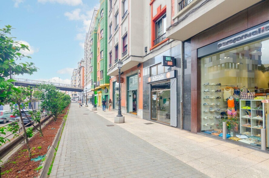 Retail in Oviedo, Asturias for lease - Building Photo - Image 3 of 30