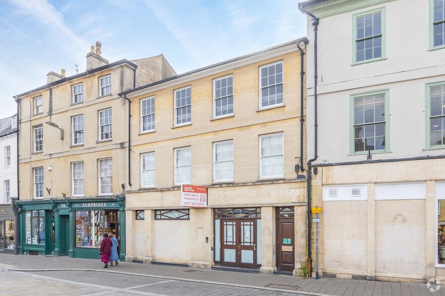 32 Market Pl, Cirencester for sale - Primary Photo - Image 1 of 2