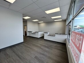 6520 Hayden Run Rd, Hilliard, OH for lease Interior Photo- Image 2 of 10