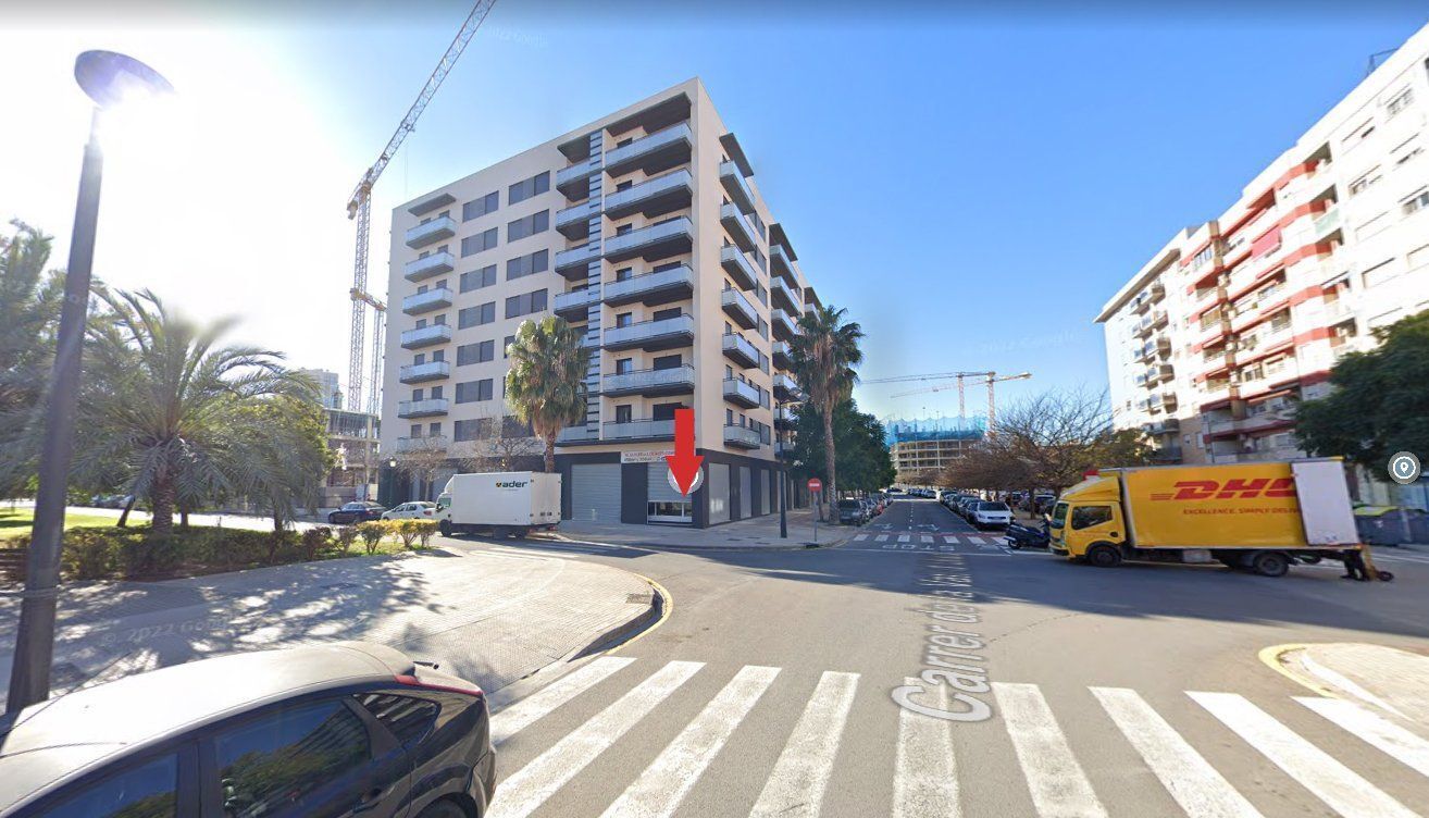 Retail in València, Valencia for lease Building Photo- Image 1 of 8