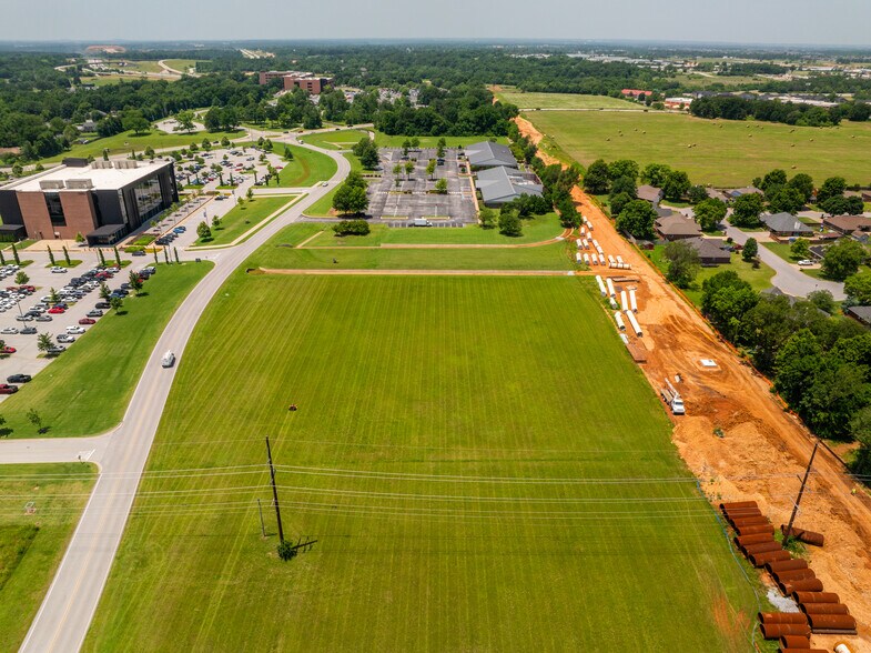 JB Hunt Corporate Dr, Lowell, AR for sale - Building Photo - Image 2 of 2