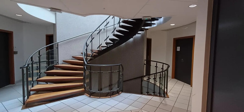 Office in Montpellier for lease - Interior Photo - Image 3 of 6