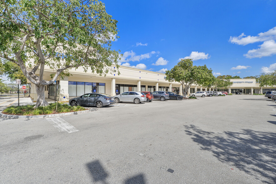 7118-7186 N University Dr, Tamarac, FL for lease - Building Photo - Image 3 of 9