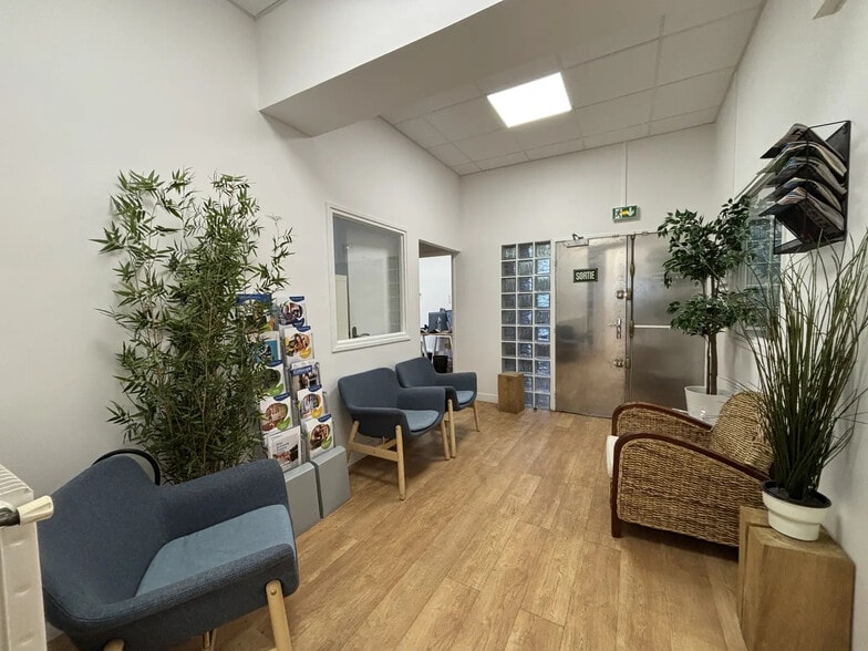 28 Rue Labrouste, Paris for lease - Interior Photo - Image 2 of 12