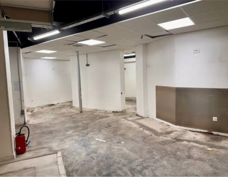 Retail in Paris for lease - Interior Photo - Image 3 of 4