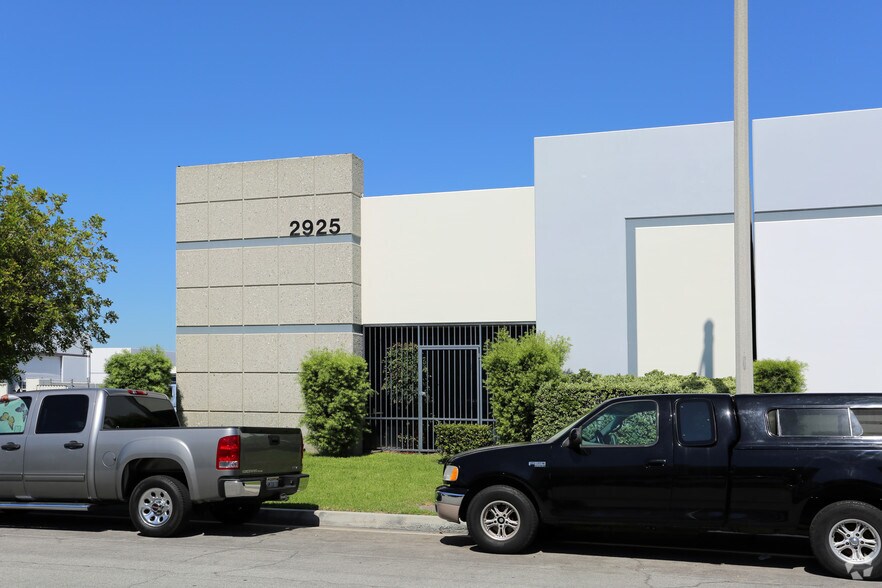 2925 E Ricker Way, Anaheim, CA for lease - Building Photo - Image 2 of 3