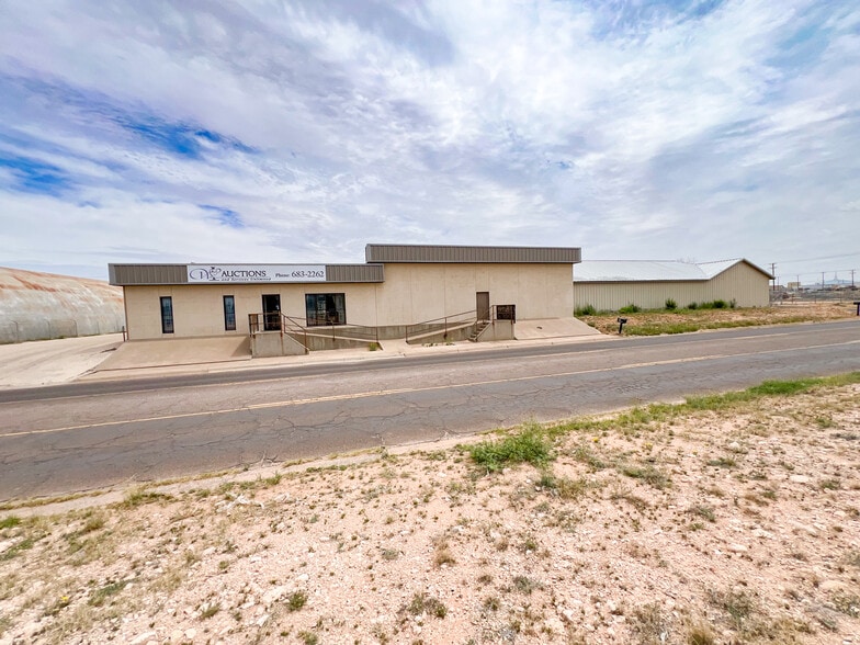 1001-1009 W Industrial Ave, Midland, TX for sale - Building Photo - Image 3 of 45