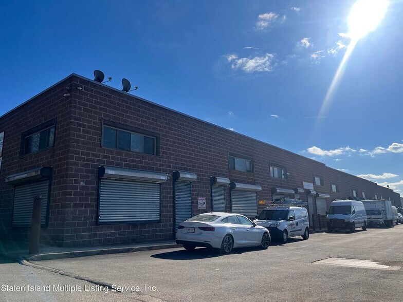 680 Sharrotts Rd, Staten Island, NY for sale - Building Photo - Image 1 of 1