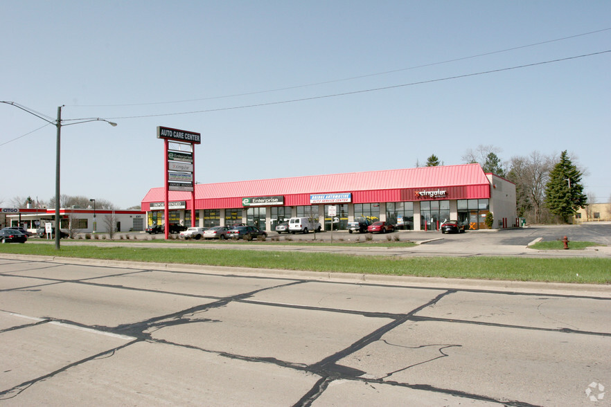 8025-8055 N 76th St, Milwaukee, WI for lease - Primary Photo - Image 1 of 4