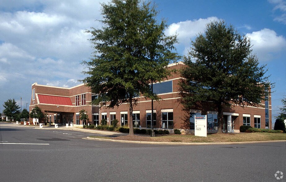 10620 Park Rd, Charlotte, NC for lease - Building Photo - Image 2 of 3