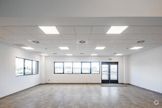 Calle San Cesáreo, 6, Madrid, Madrid for lease Building Photo- Image 1 of 11