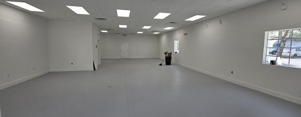 28731 S Cargo Ct, Bonita Springs, FL for lease - Interior Photo - Image 3 of 9