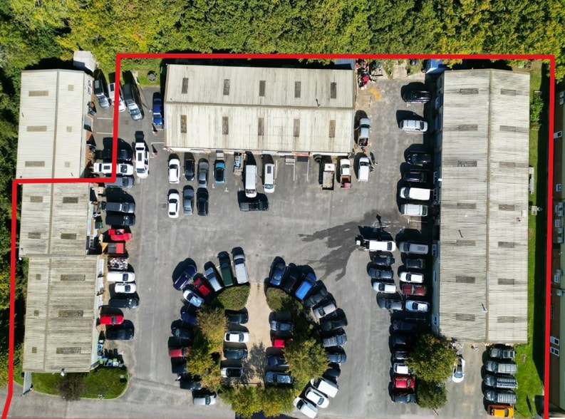 Unit 1-12 & 16-20 Henfield Business Park portfolio of 3 properties for sale on LoopNet.com - Building Photo - Image 3 of 5