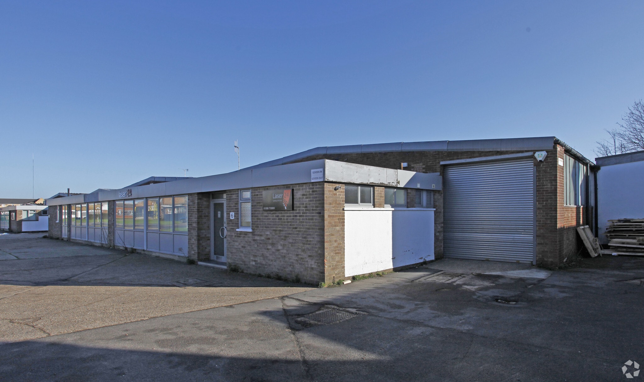 6 Robert Way, Wickford for lease Primary Photo- Image 1 of 3