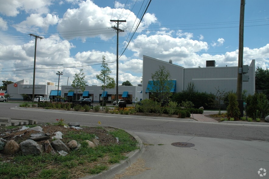 2965-2985 Orchard Lake Rd, Keego Harbor, MI for lease - Building Photo - Image 3 of 13