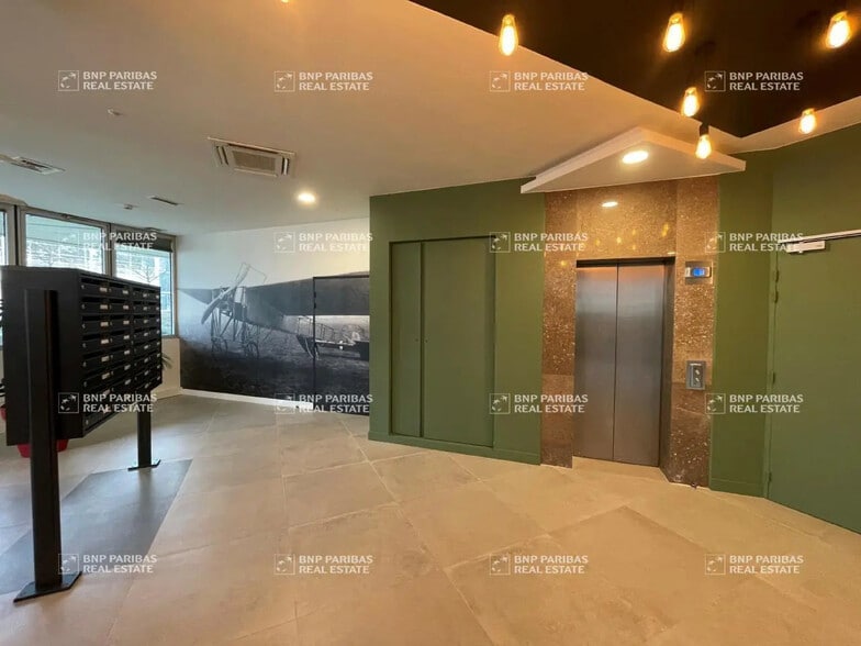 13 Avenue Morane Saulnier, Vélizy-Villacoublay for lease - Lobby - Image 2 of 70