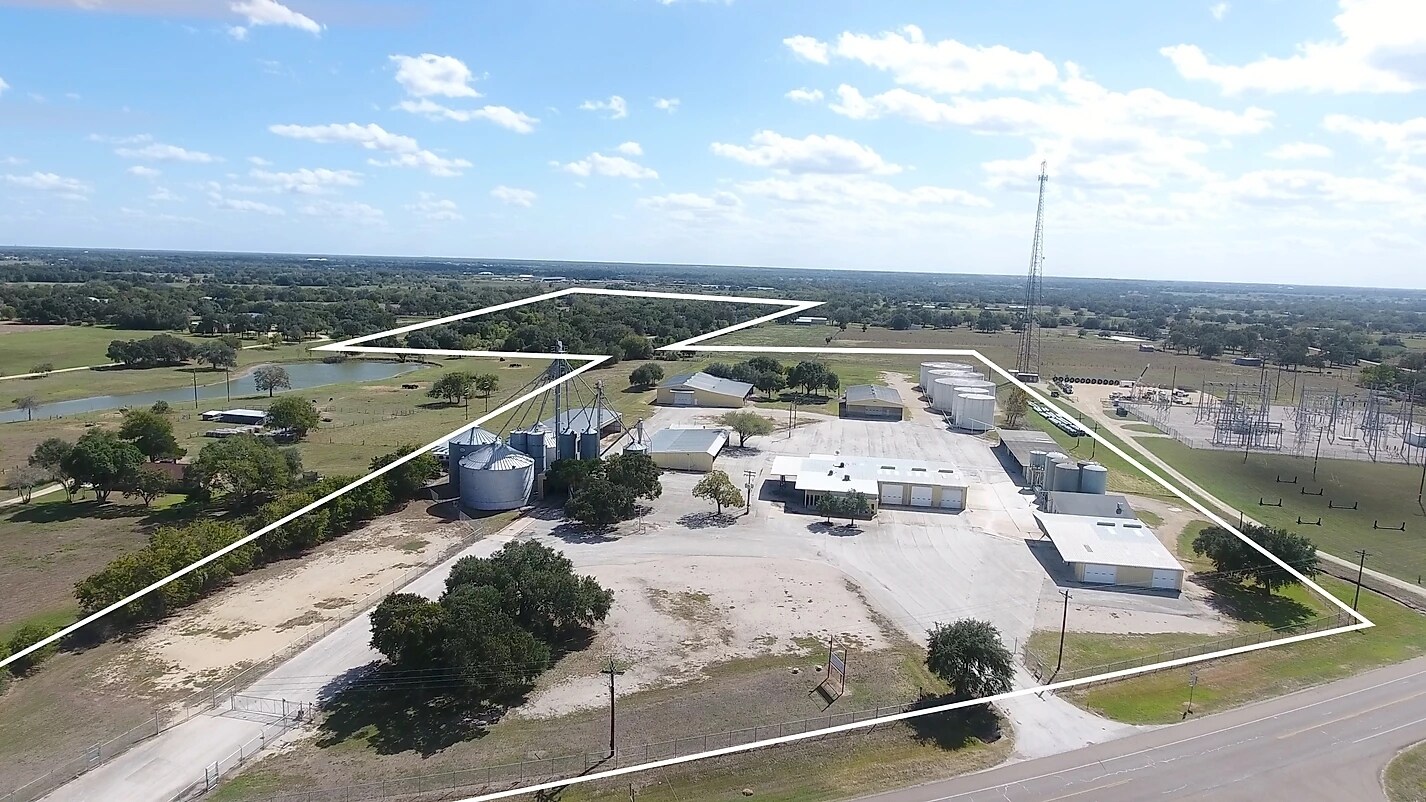 2415 HWY 90A, Hallettsville, TX 77964