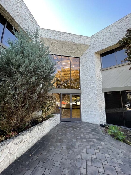 710 Lakeway Dr, Sunnyvale, CA for lease - Building Photo - Image 3 of 50