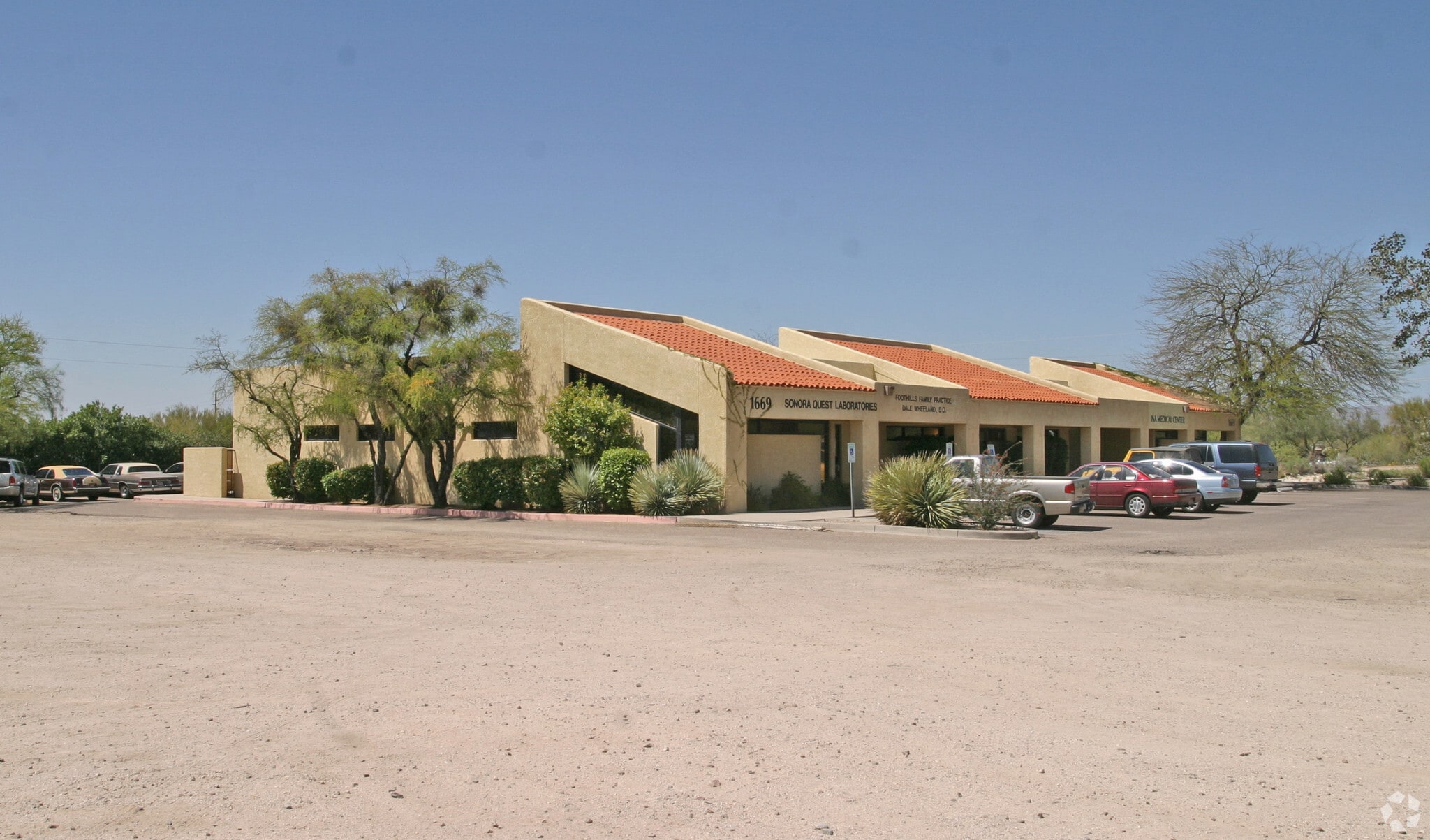 1669 W Ina Rd, Tucson, AZ for lease Primary Photo- Image 1 of 2