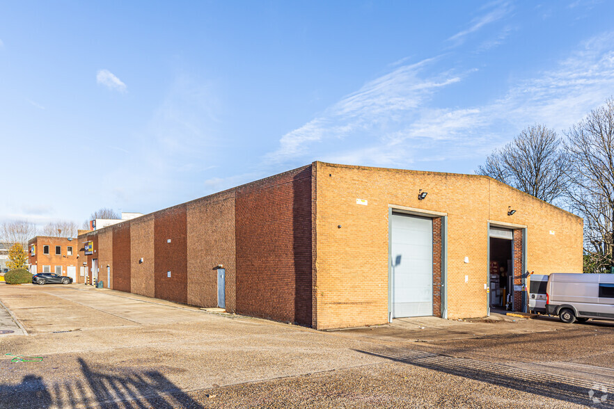 Acton Ln, London for lease - Primary Photo - Image 1 of 7