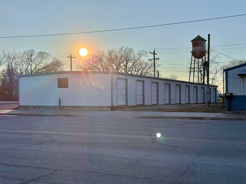 133 S Cosden Ave, Shidler, OK for sale - Building Photo - Image 3 of 6