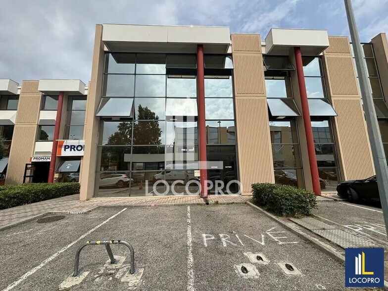 Office in Saint-Laurent-du-Var for lease - Building Photo - Image 1 of 7