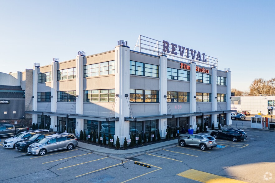 629 Eastern Ave, Toronto, ON for lease - Primary Photo - Image 3 of 3