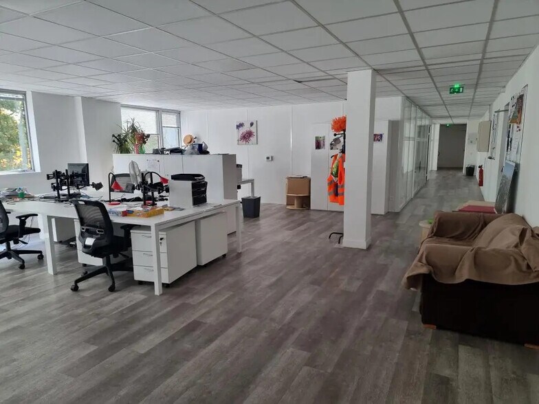 Office in Créteil for lease - Interior Photo - Image 3 of 9
