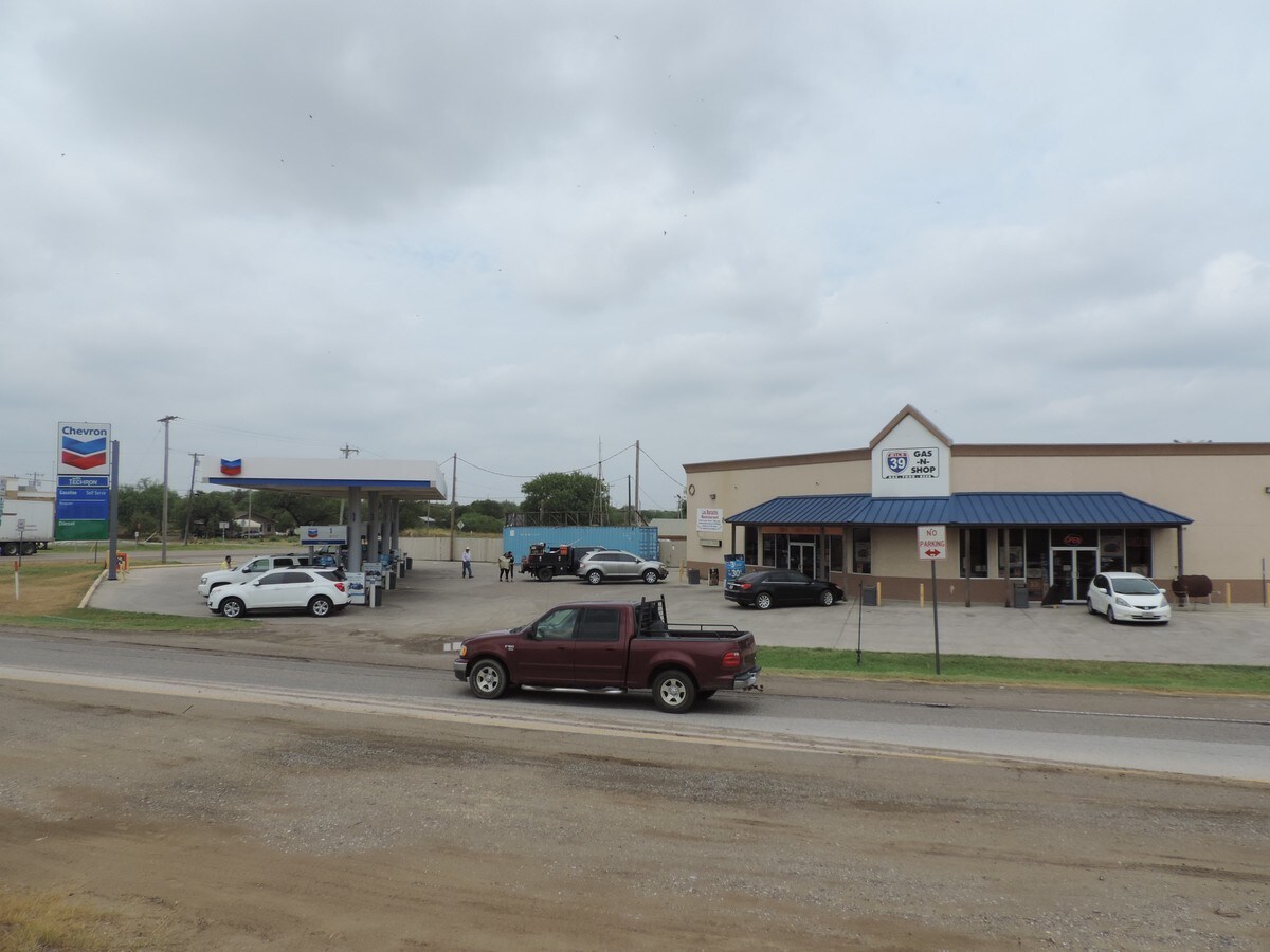 28442 S IH35, Encinal, TX 78019