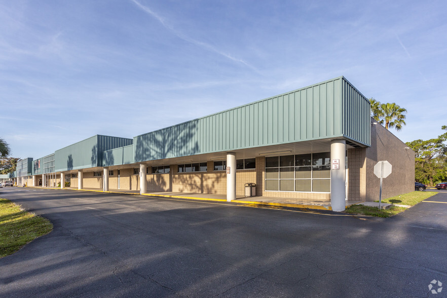 6351 Bayshore Rd, North Fort Myers, FL for lease - Primary Photo - Image 1 of 4