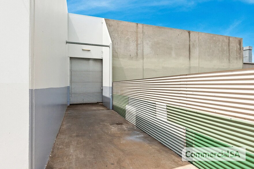 424-428 Churchill Rd, Kilburn for lease - Building Photo - Image 2 of 2
