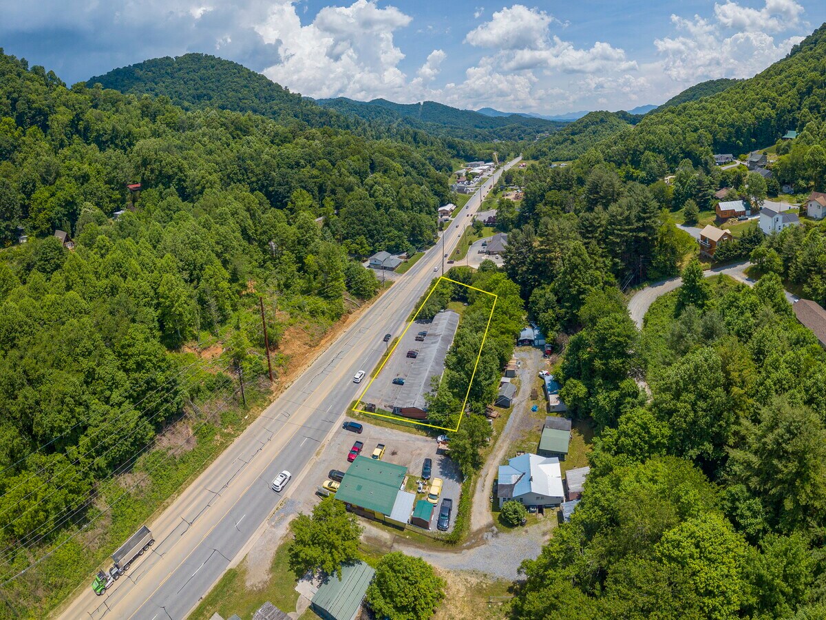 2777 Dellwood Rd, Waynesville, NC 28786